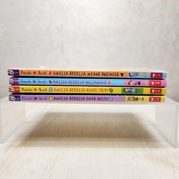 Amelia Bedelia 4 Chapter Books by Herman Parish - Picture 2 of 10